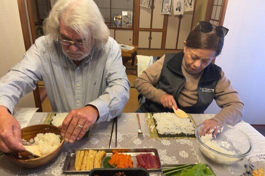 Yokohama: Sushi & Gyoza Cooking in a Traditional Japanese Home