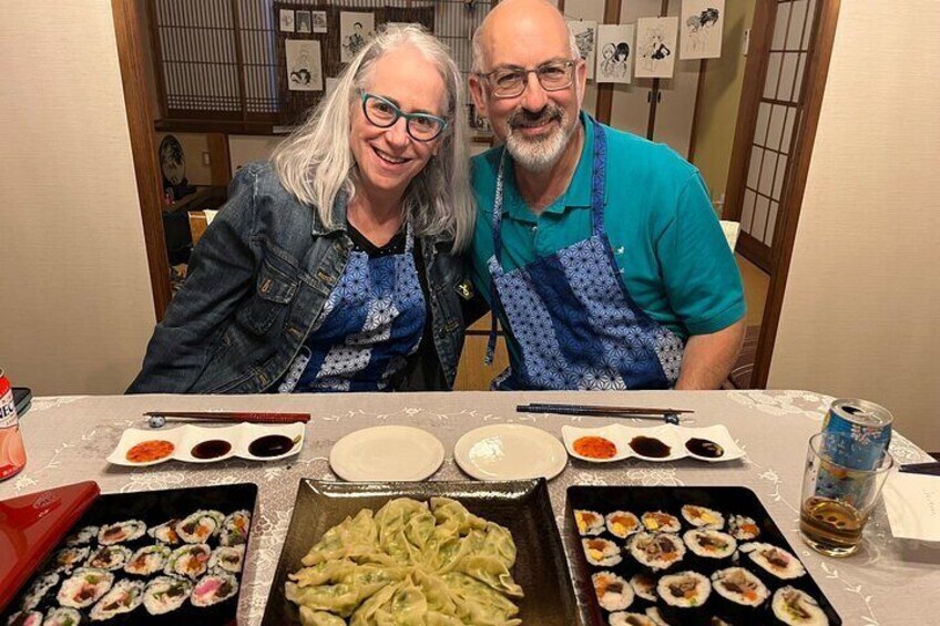Yokohama: Sushi & Gyoza Cooking in a Traditional Japanese Home