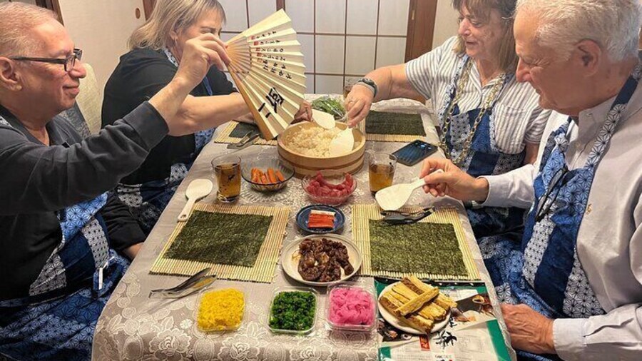 Yokohama: Sushi & Gyoza Cooking with Matcha & GreenTea Experience