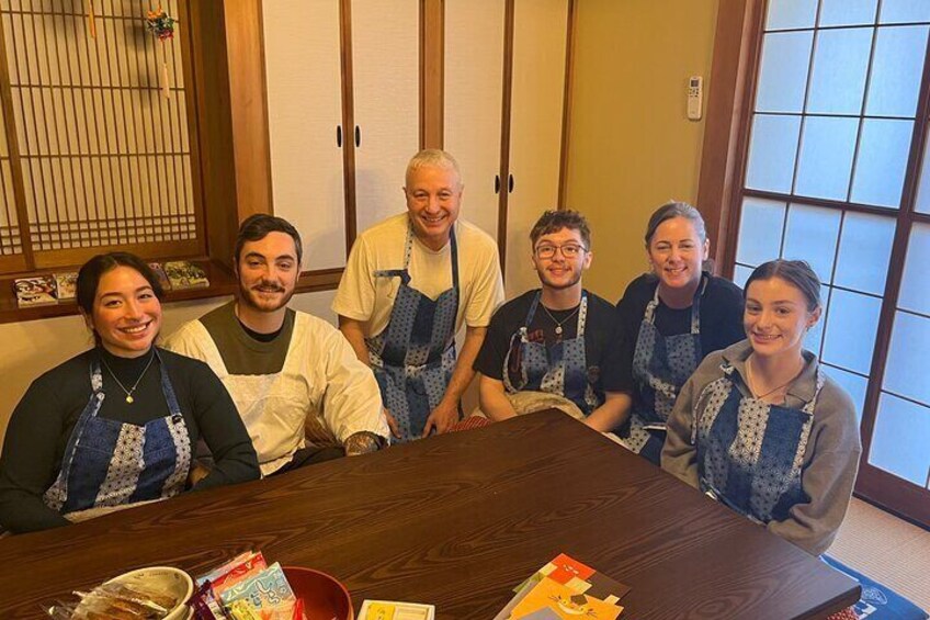 Yokohama: Sushi & Gyoza Cooking in a Traditional Japanese Home