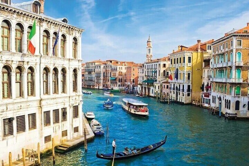 Venice Full-Day Tour from Milan with Boat Cruise Across the Canal