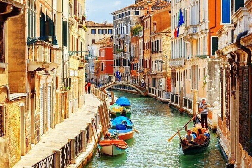 Venice Full-Day Tour from Milan with Boat Cruise Across the Canal
