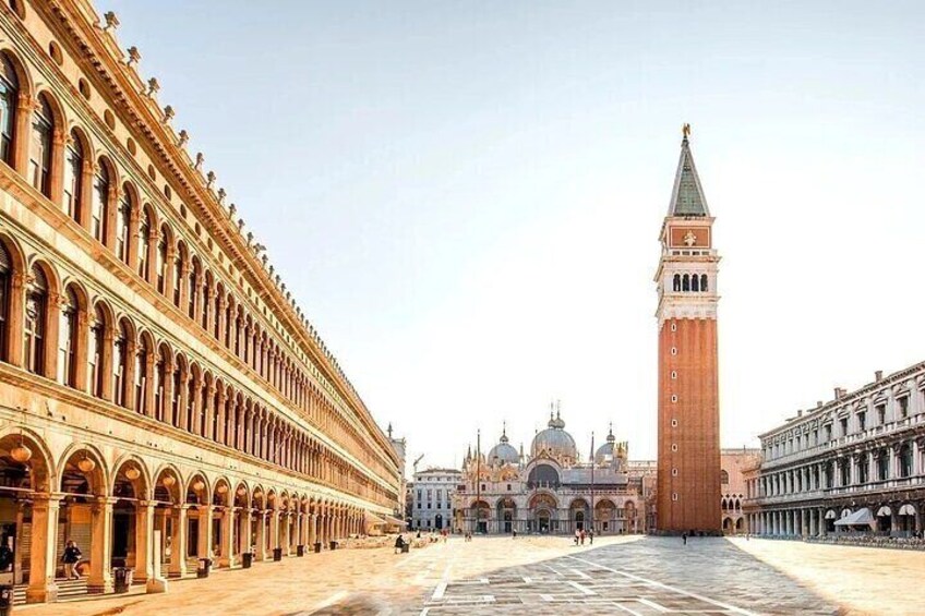 Venice Full-Day Tour from Milan with Boat Cruise Across the Canal