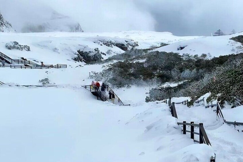 Jiaozi Snow Mountain Sunrise Summit Hike Overnight Tour