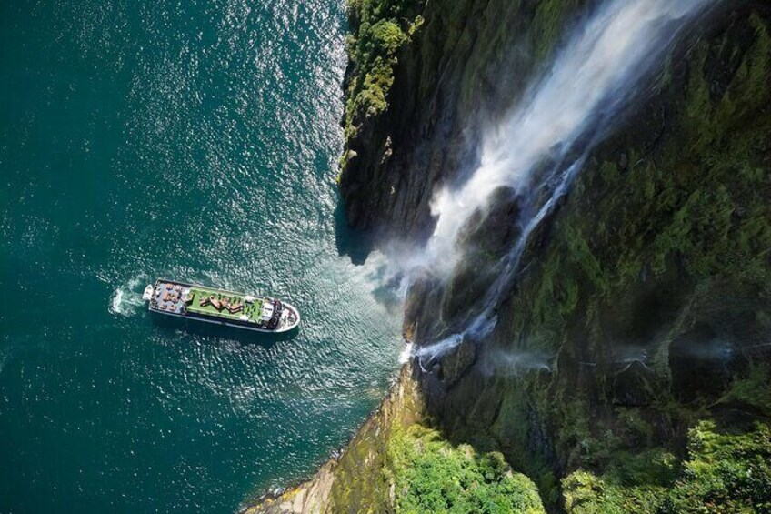 Milford Day Tour Guided Tour Te Anau to Milford Sound