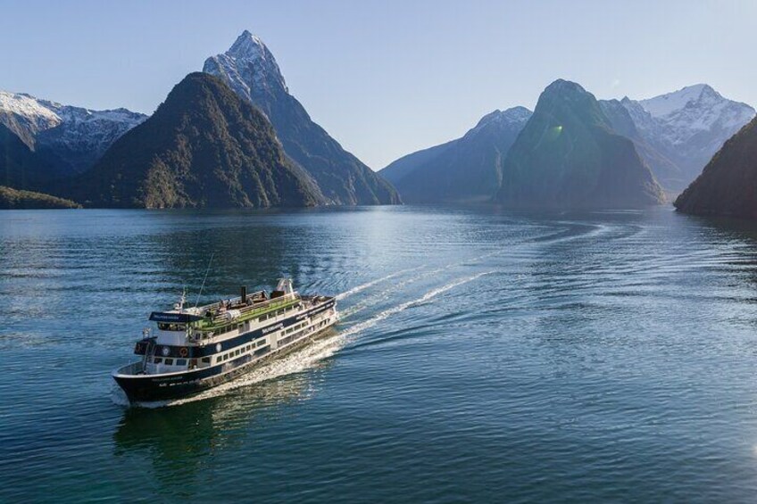 Milford Day Tour Guided Tour Te Anau to Milford Sound