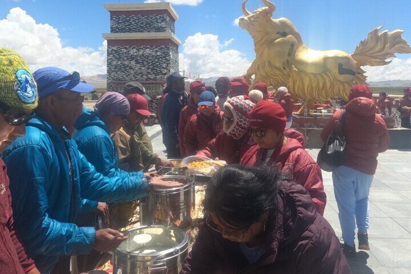 Yatri Eating Lunch on the way to Kailash Tour