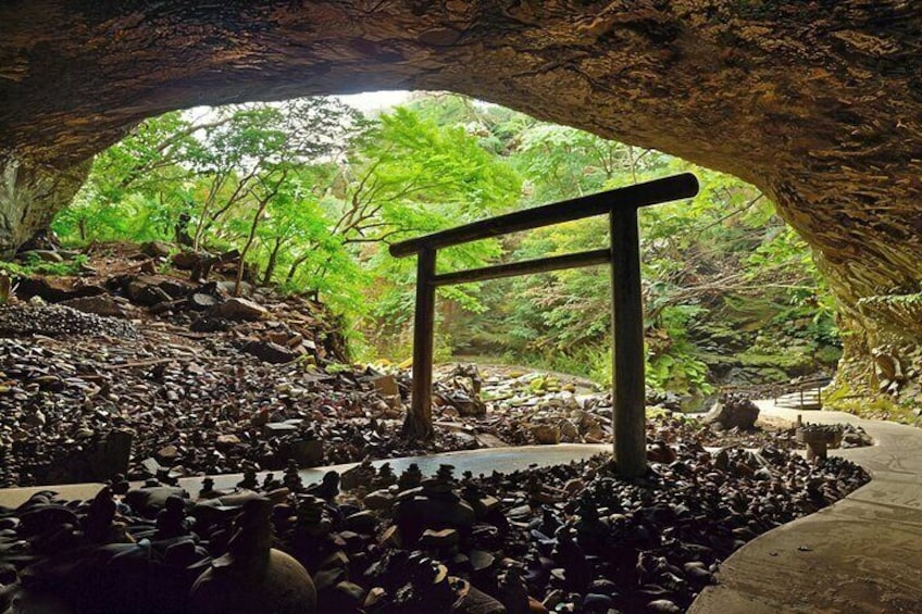 Fukuoka Takachiho Gorge, Amano Iwato and Scenic Train Tour
