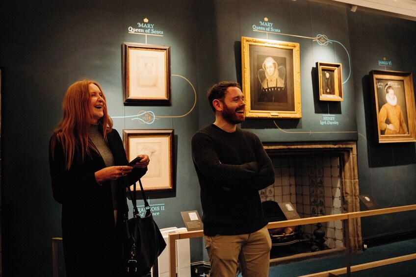 Edinburgh in a Day Tour with Castle, Royal Mile & Holyrood