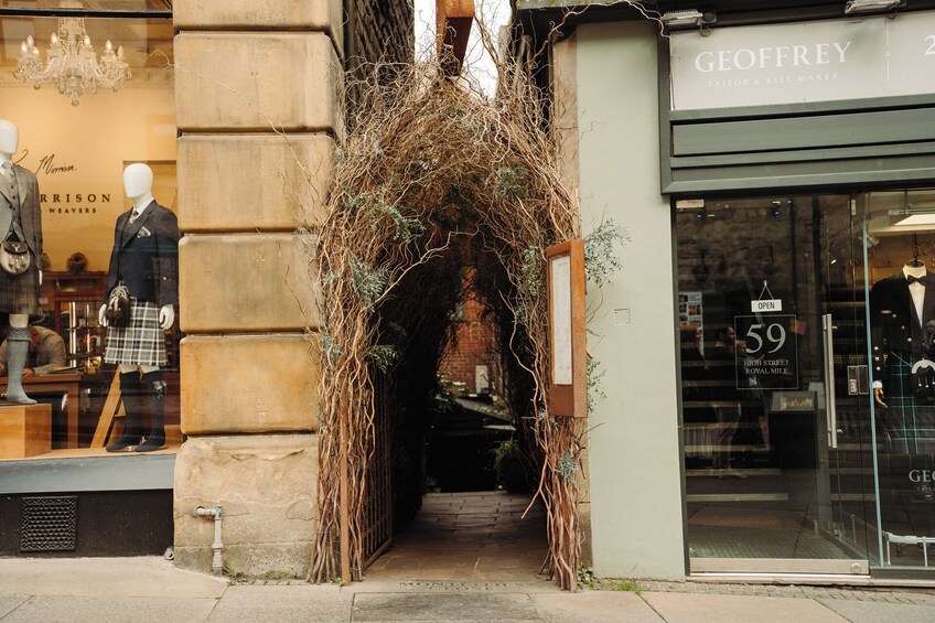 Edinburgh in a Day Tour with Castle, Royal Mile & Holyrood