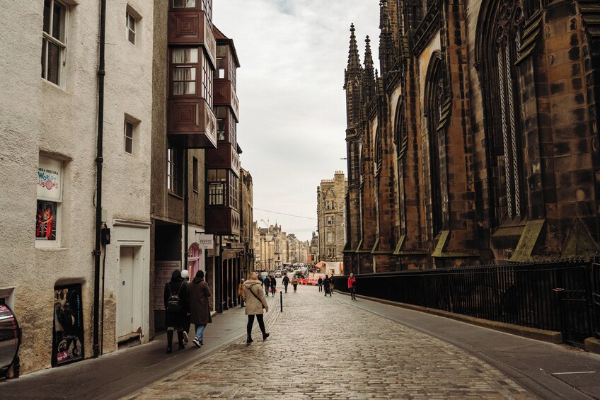 Edinburgh in a Day Tour with Castle, Royal Mile & Holyrood