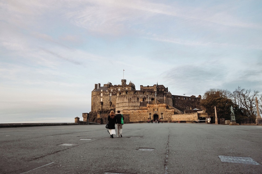 Edinburgh in a Day Tour with Castle, Royal Mile & Holyrood