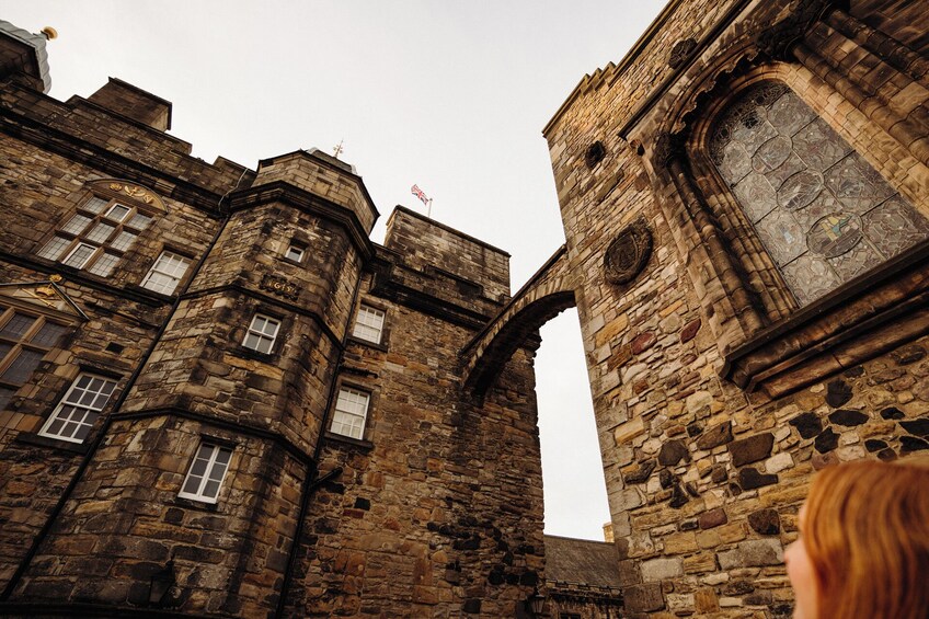 Edinburgh in a Day Tour with Castle, Royal Mile & Holyrood