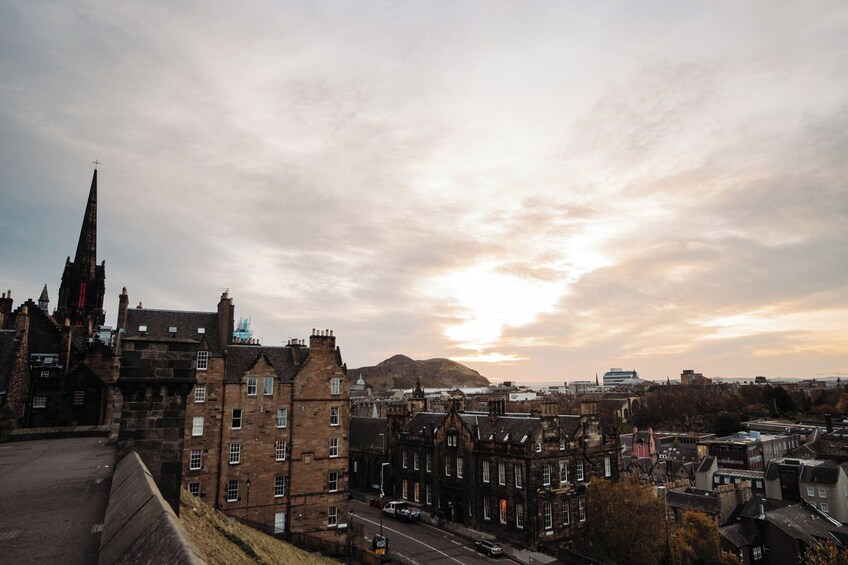 Edinburgh in a Day Tour with Castle, Royal Mile & Holyrood