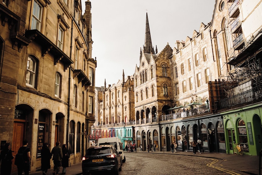 Edinburgh in a Day Tour with Castle, Royal Mile & Holyrood