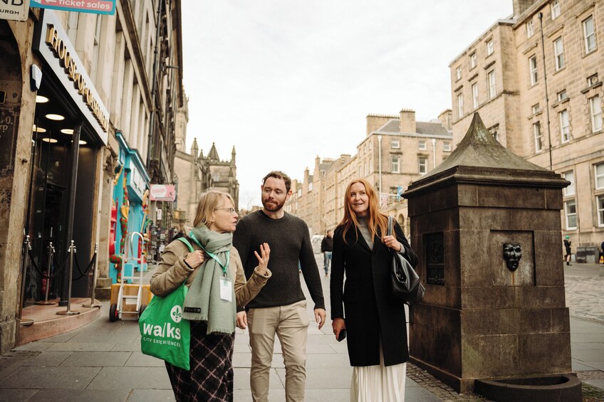 Edinburgh in a Day Tour with Castle, Royal Mile & Holyrood