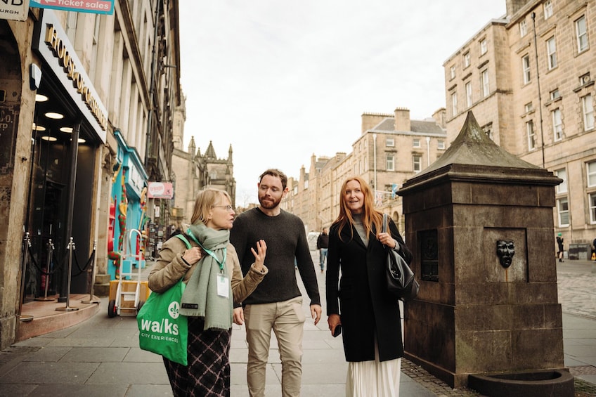 Edinburgh in a Day Tour with Castle, Royal Mile & Holyrood