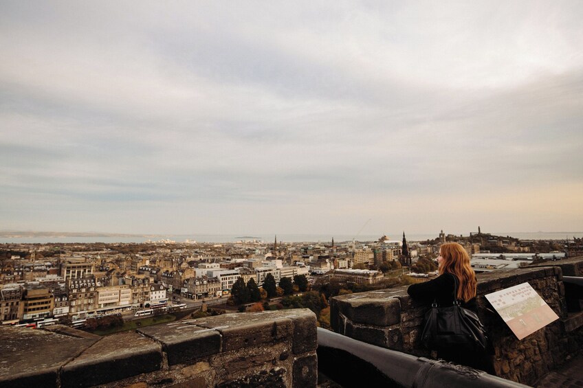 Edinburgh in a Day Tour with Castle, Royal Mile & Holyrood