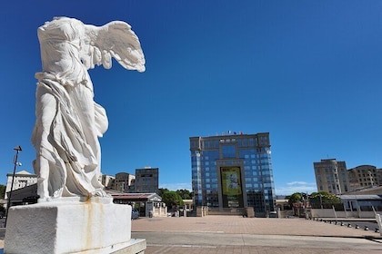 Contemporary Exploration of Montpellier on Foot