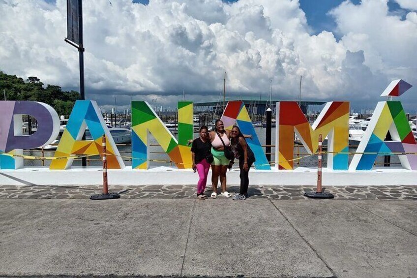 Boat Ride through Monkey island + Panama Canal + city tour