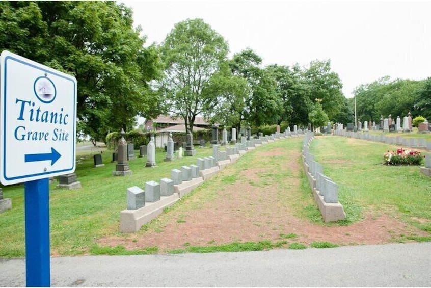 Guided Tour Lunenburg, Mahone Bay and Ovens Park from Halifax