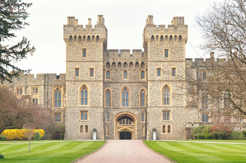 Windsor, Stonehenge & Bath: Private Luxury Car Tour from London