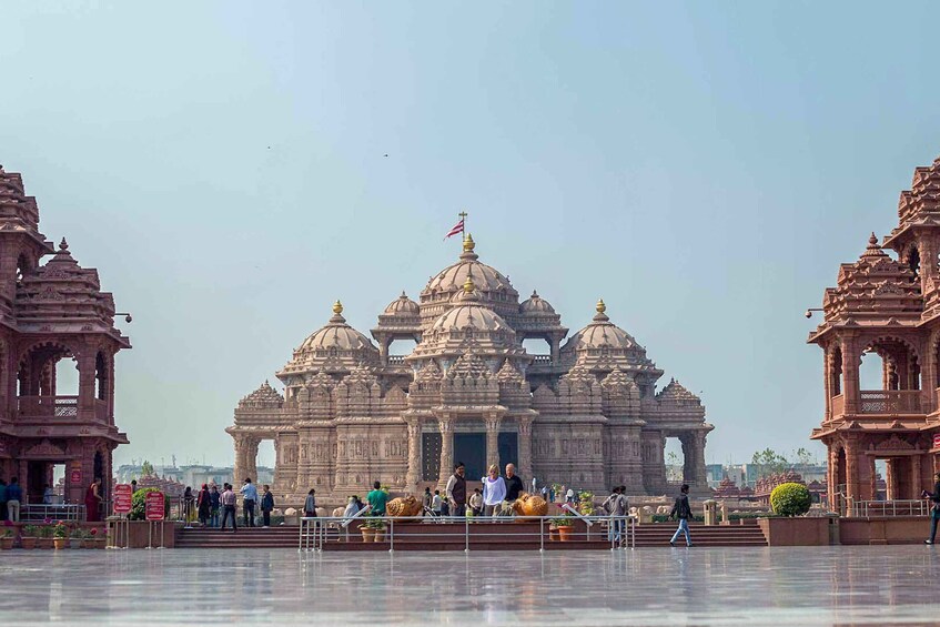 Picture 10 for Activity New Delhi: Akshardham temple with musical light and fountain