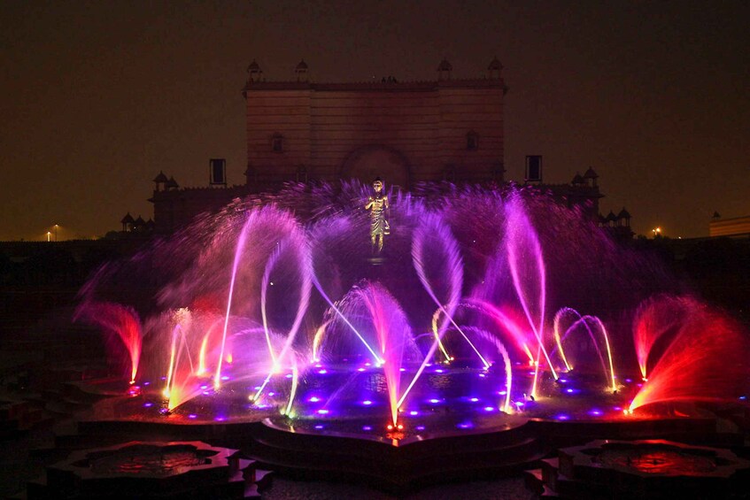 Picture 1 for Activity New Delhi: Akshardham temple with musical light and fountain