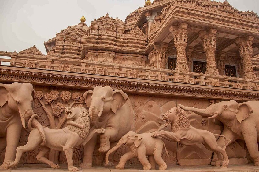 Picture 5 for Activity New Delhi: Akshardham temple with musical light and fountain