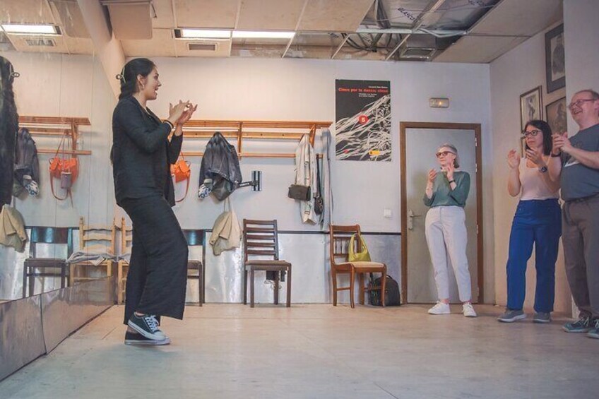 Sevilla: 1-Hour Flamenco Class Experience 