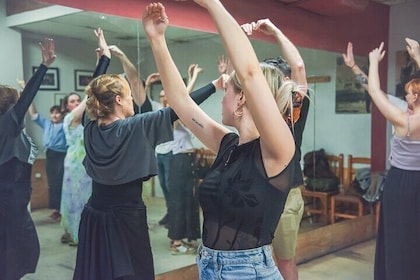 Sevilla: 1-Hour Flamenco Class Experience