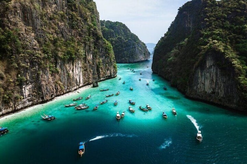 Full Day Tour in Phi Phi Island by Cruise