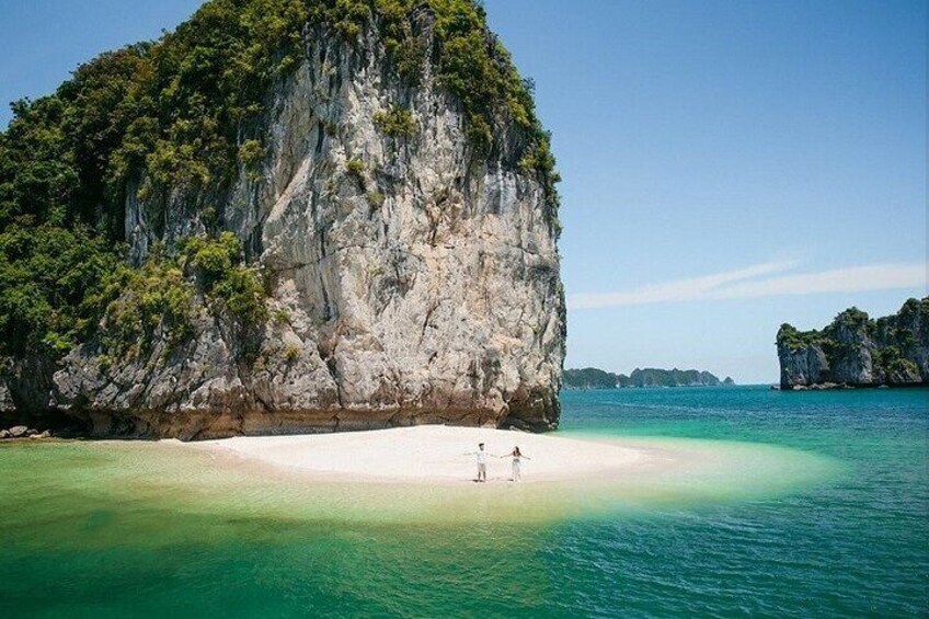 Discover Lan Ha Bay: Exclusive 2-Hour Canoe Tour from Tuan Chau