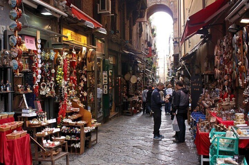 Naples Guided Tour of Spaccanapoli and Street Food Tasting