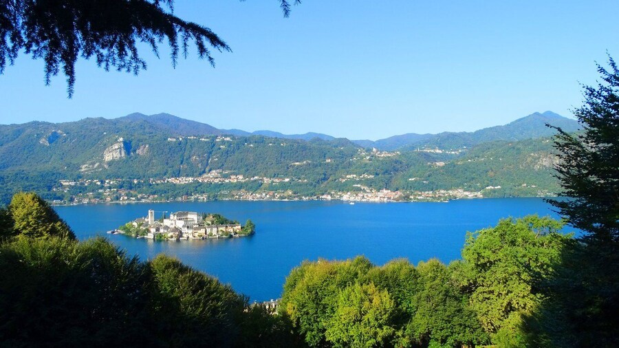 Orta San Guilio: Tour of village, Sacro Monte, and Lake