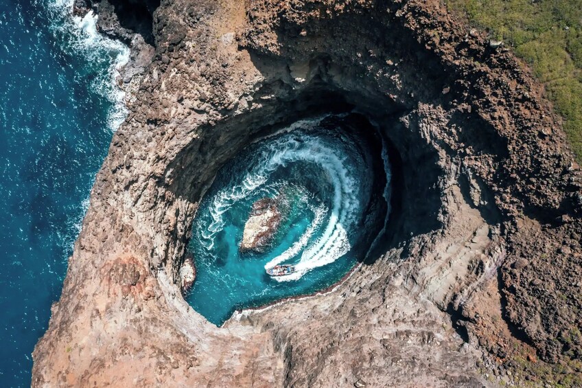 5-Hour Na Pali Coast Raft & Snorkel Adventure, dolphin sighting guarantee