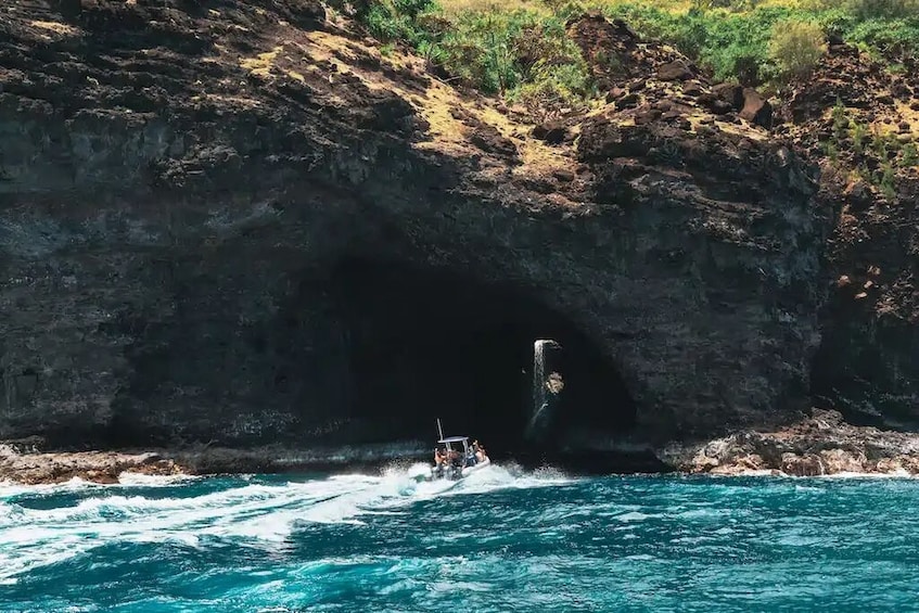 5-Hour Na Pali Coast Raft & Snorkel Adventure, dolphin sighting guarantee