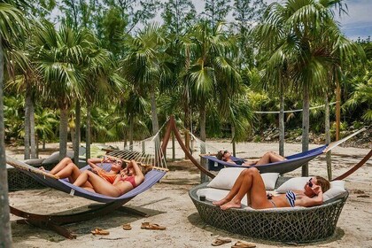 Nassau: Rose Island Perfect Beach Day Group Getaway
