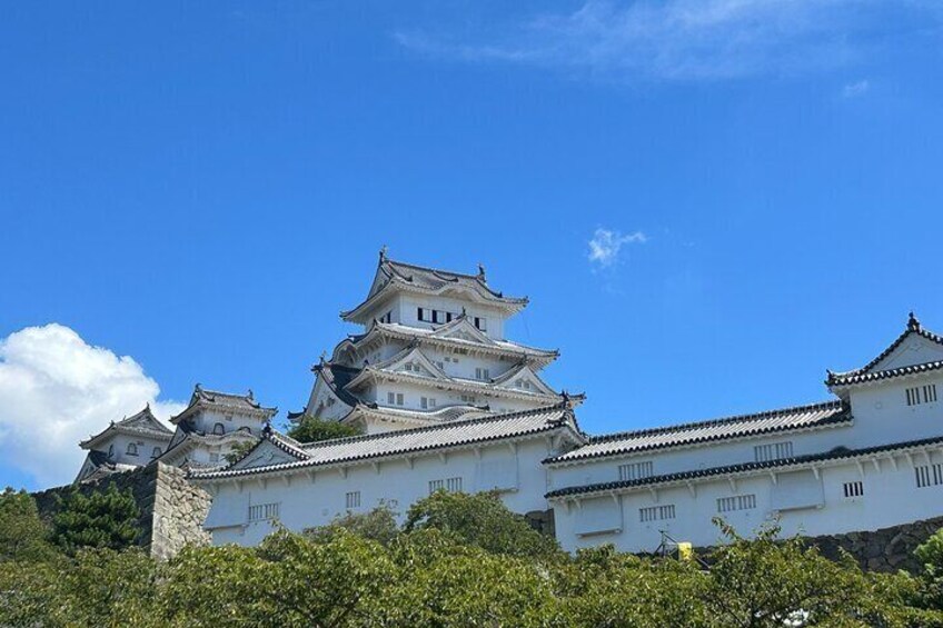 Blue Skies and Himeji Castle: A Stunning Contrast of White and Blue