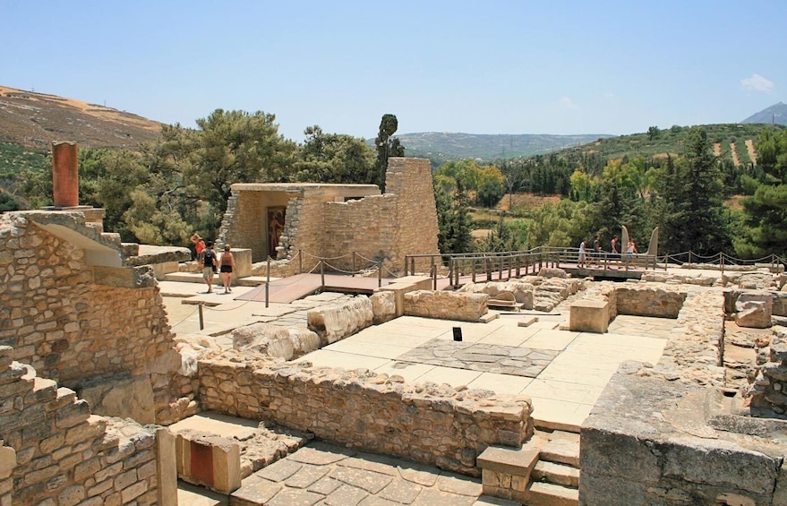 Picture 1 for Activity Full-Day Knossos & Heraklion Bus Tour
