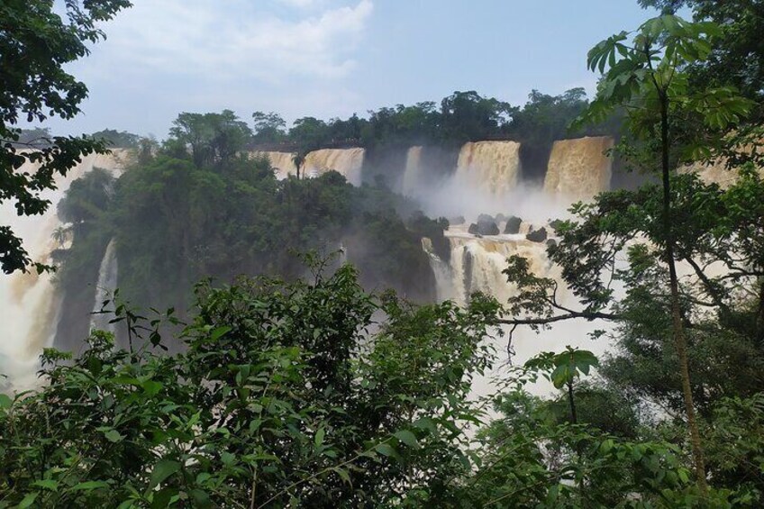 Tour to Iguassu Falls on the Brazilian and Argentine Sides