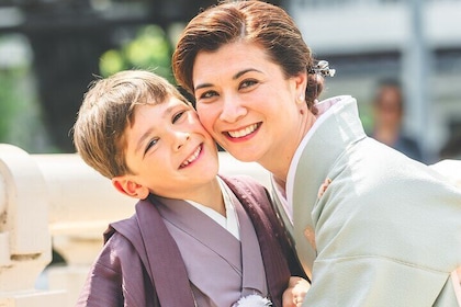 Family Kimono Experience Family Portraits at a Hidden Shrine