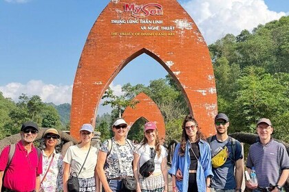 Desde Hoi An: Visita guiada al Santuario de Mi Hijo de Medio Día con Paseo ...