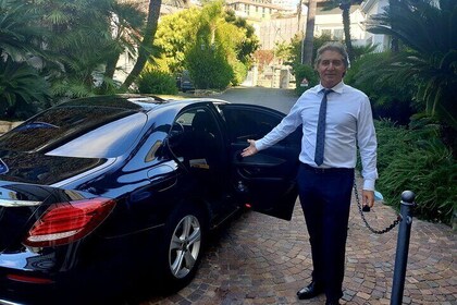 Guía turístico de la Costa Francesa y taxista 