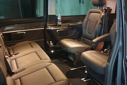 Guía turístico de la Costa Francesa y taxista 
