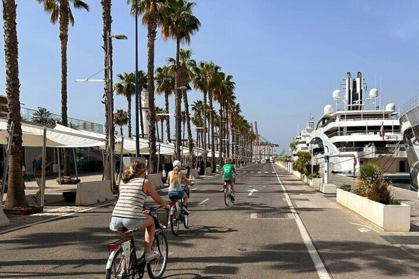 Cycling through the spectacular port of Málaga