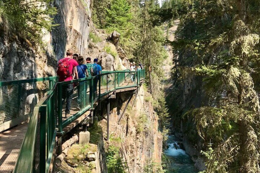 Discover Banff, Moraine Lake, Lake Louise, Johnston Canyon Tour