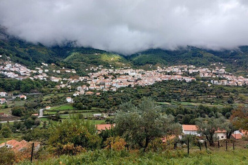 Serra da Estrela, Walk between waterfalls and hidden stories