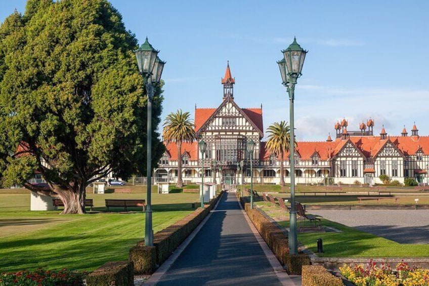 Rotorua Tour from Auckland with buffet Lunch at Skyline Summit