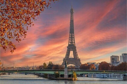 Active Private Bus Tour in Paris City